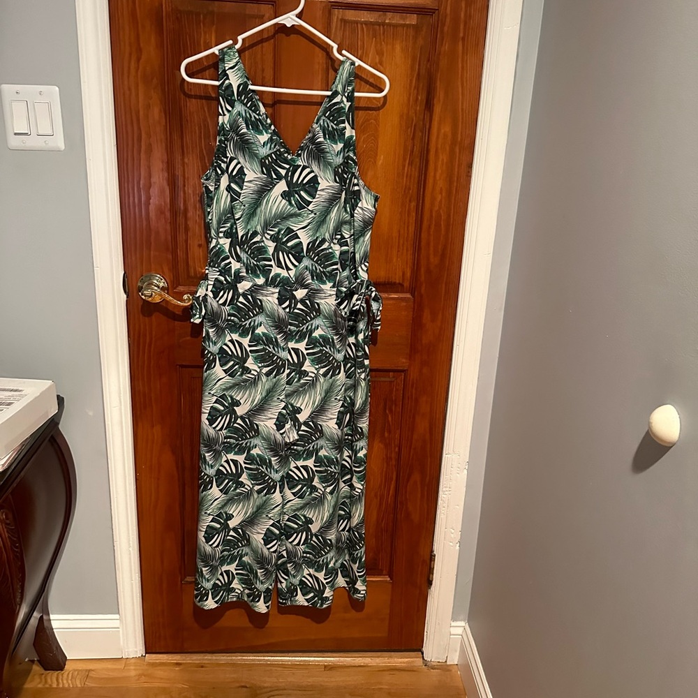 NWT floral jumpsuit - Picture 2 of 7